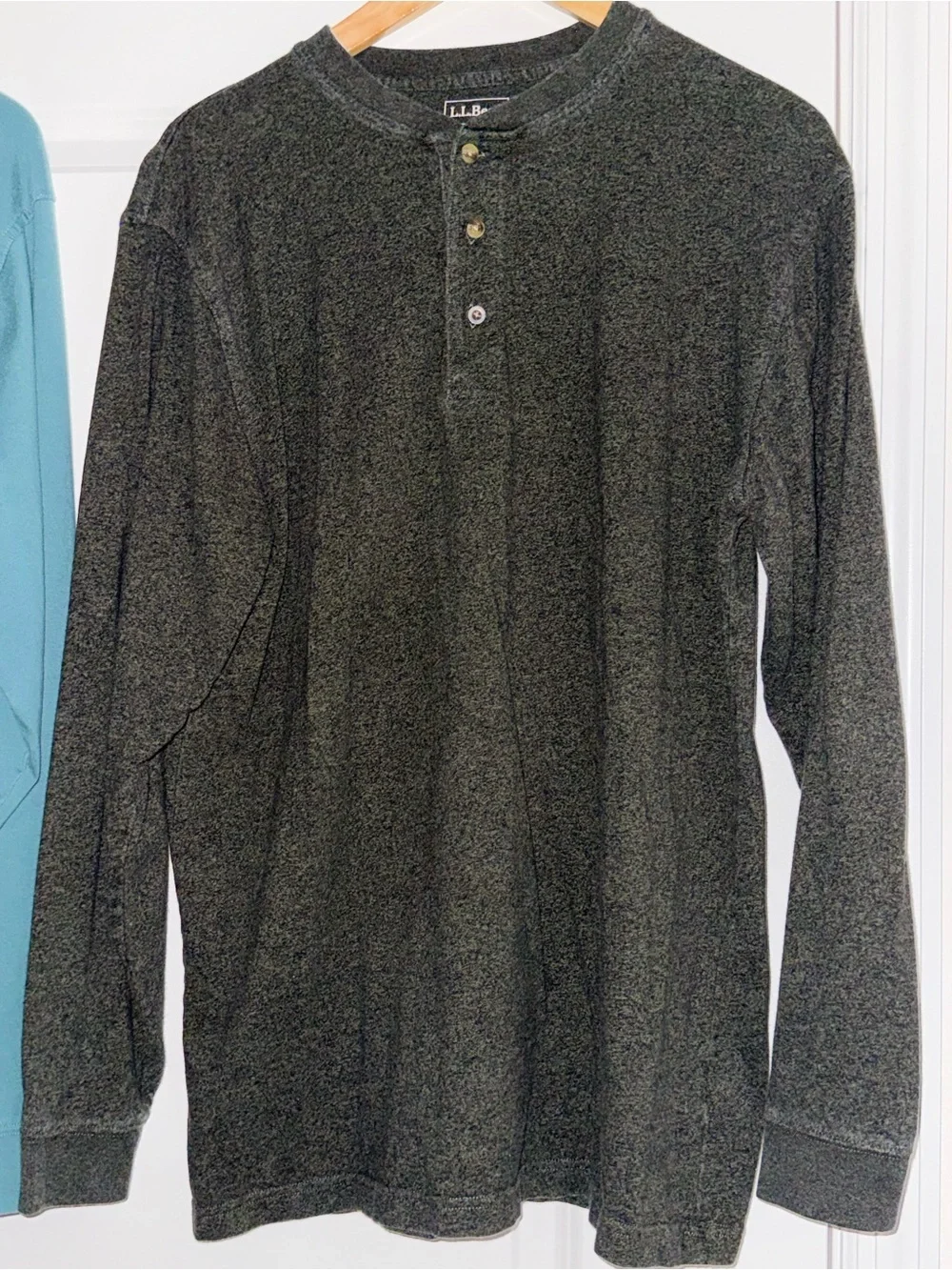 LL Bean Mens M Tall Carefree Unshrinkable Tee Traditional Fit L-Sleeve Henley